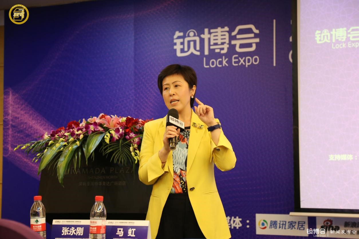  （住房和城鄉(xiāng)建設(shè)部IC卡應(yīng)用服務(wù)中心主任、全國智能建筑及居住區(qū)數(shù)字化標(biāo)準(zhǔn)化技術(shù)委員會 副主任委員馬虹現(xiàn)場回答媒體問題）