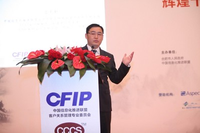 中國信息化推進(jìn)聯(lián)盟客戶關(guān)系管理專業(yè)委員會常務(wù)副主任、CCCS 客戶聯(lián)絡(luò)中心標(biāo)準(zhǔn)委員會主席、ICMI 國際客戶管理學(xué)院（中國區(qū)）總裁呂克勤先生分享呼叫中心在各行業(yè)的較佳實(shí)踐及發(fā)展趨勢