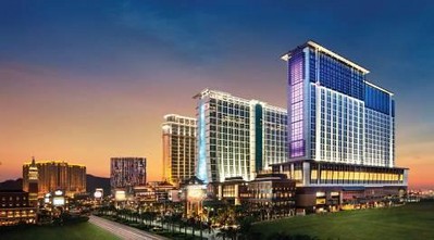 以波利尼西亞為主題的澳門喜來登金沙城中心酒店擁3,896間客房及套房，將于9月20日開幕。位于金沙城中心的澳門喜來登酒店是整個(gè)澳門較大的酒店，也是喜達(dá)屋酒店與度假村集團(tuán)在全球較大的酒店。