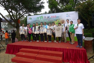亞洲博聞的一個員工團隊更憑其合乎環(huán)保原則、具創(chuàng)意、有效率的運送用具奪得《最醒目植樹大獎》。