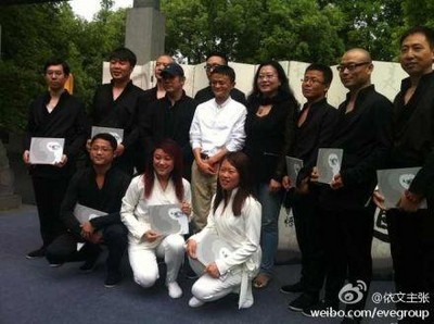馬云、李連杰、夏華共同推廣太極禪，在淘寶大學(xué)悟道之旅中，為十佳淘寶大賣家頒發(fā)了太極禪云手一段證書，并與全球十佳網(wǎng)商以及淘女郎一起體禪悟道