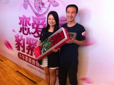 愛情如戀人手中的鮮花，在浪漫的季節(jié)綻放