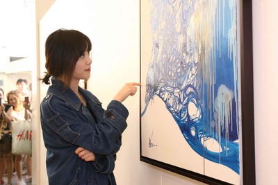 韓國人氣女星具惠善才華洋溢，兼任演員、歌手、導(dǎo)演、作家、畫家、作曲家多重身份