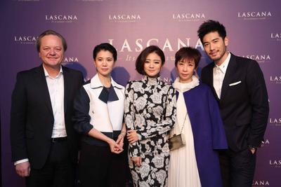 LASCANA大中華區(qū)執(zhí)行長、OTTO集團(tuán)董事會(huì)成員兼Hermes Europe全球CEO Hanjo Schneider先生、LASCANA大中華區(qū)執(zhí)行長Sonja Chen小姐攜手袁詠儀，安以軒和高以翔